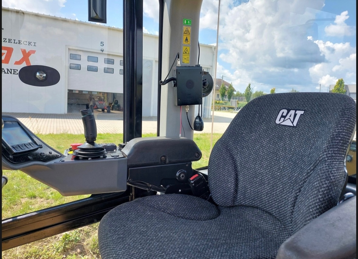 Valec Caterpillar CS64B - 8