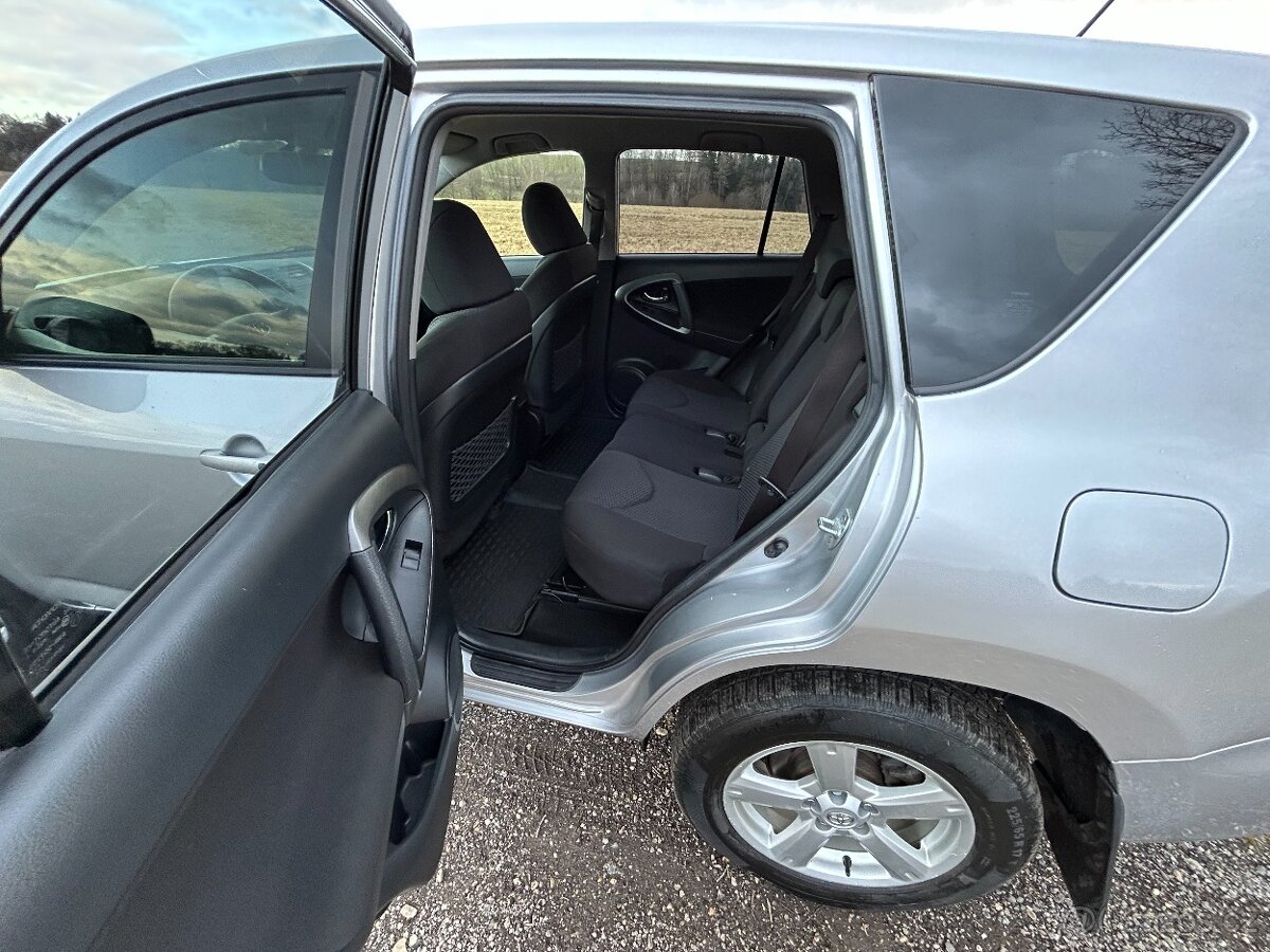 Prodám Toyota RAV4 2.2 D4D 110 KW 4x4 - 8