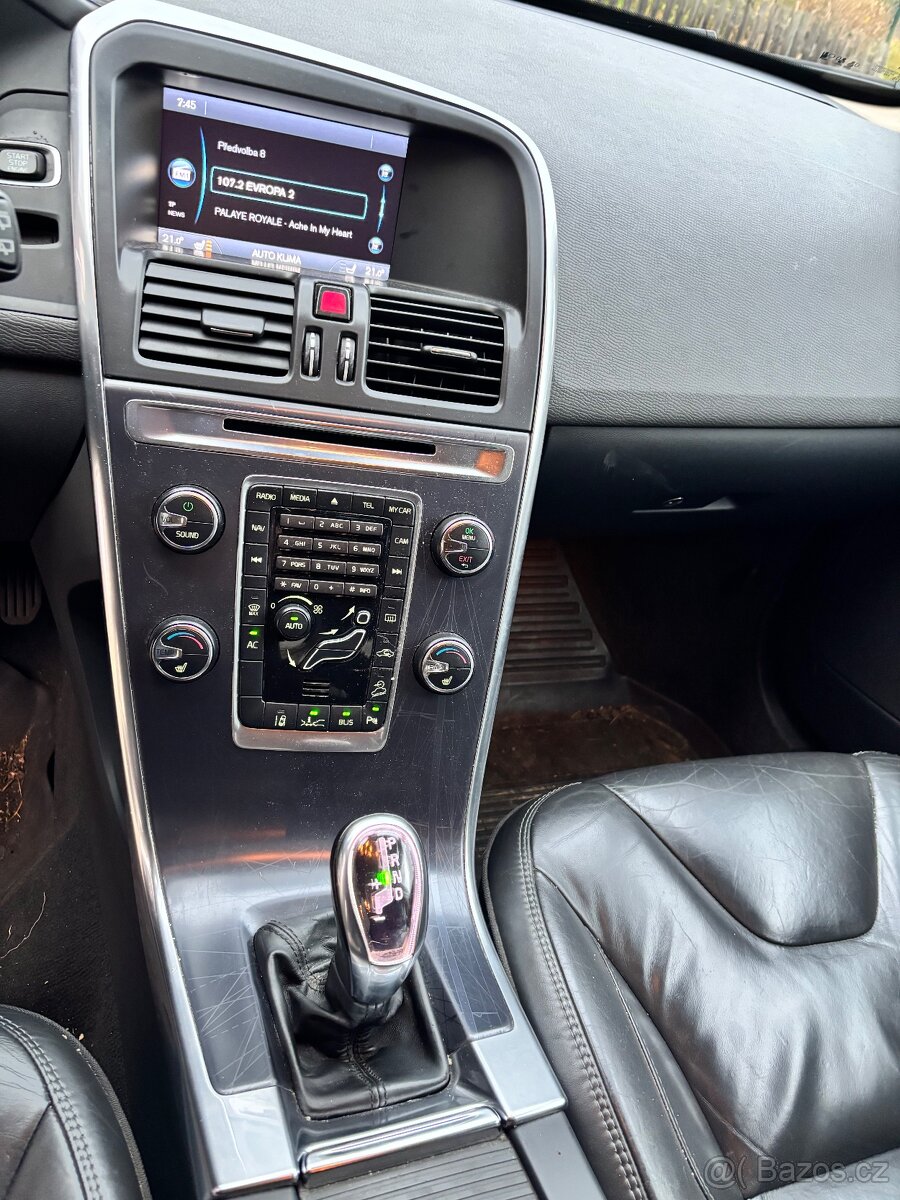 VOLVO XC60 D5 CZ - 8