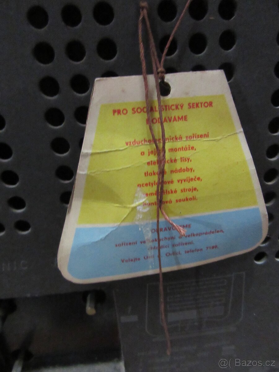 Nabízím staré radio Tesla Máj. Netestováno. Prodávám jako n - 8