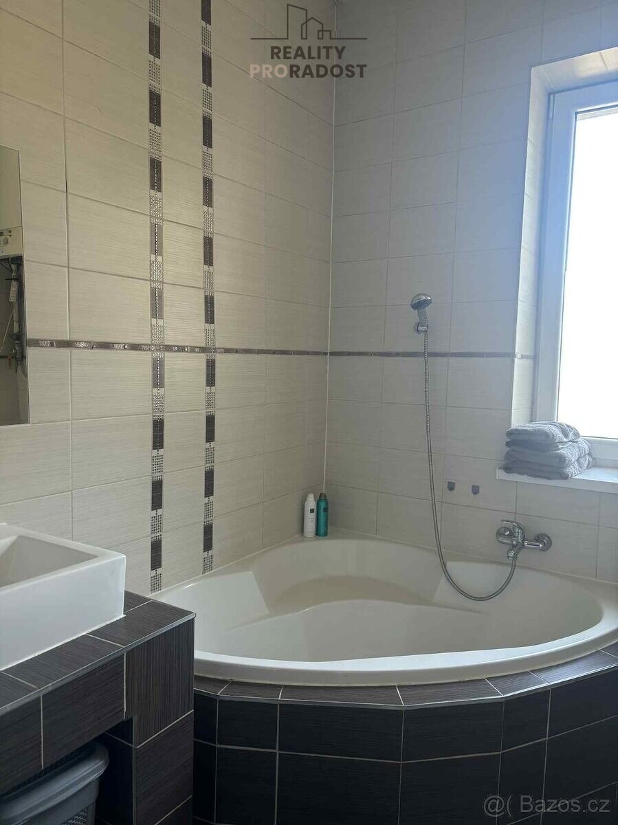Pronájem bytu 3+1 na ulici Kosmové Ostrava - Přívoz - 8