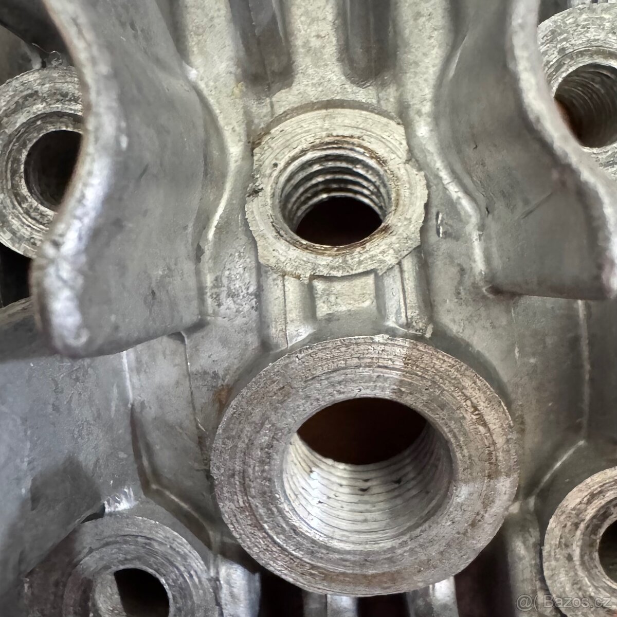 Stadion S11 - hlava motoru 1957 , dekompresor - 8