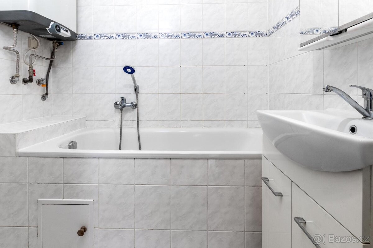 Pronajem bytu Holice - 8