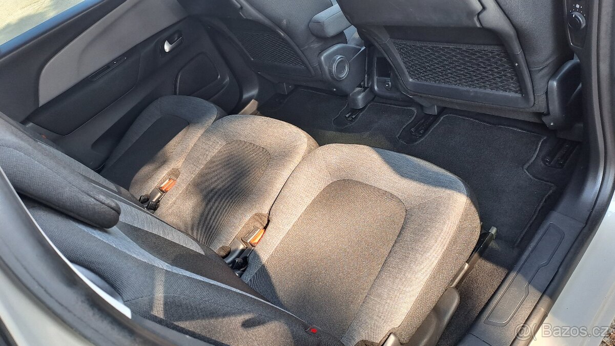 Citroën Grand C4 Picasso 1.6 HDI NAVI 7 míst - 8