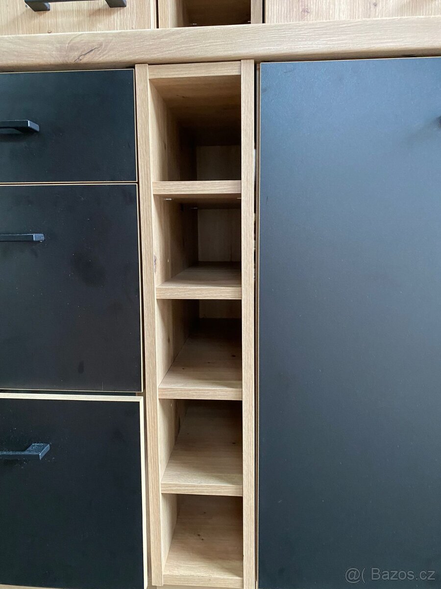 Moderní kuchyňská linka bez spotřebiči - 8