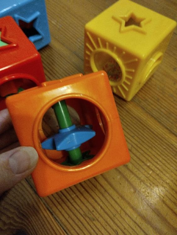 Plastové aktivní hračky - 8