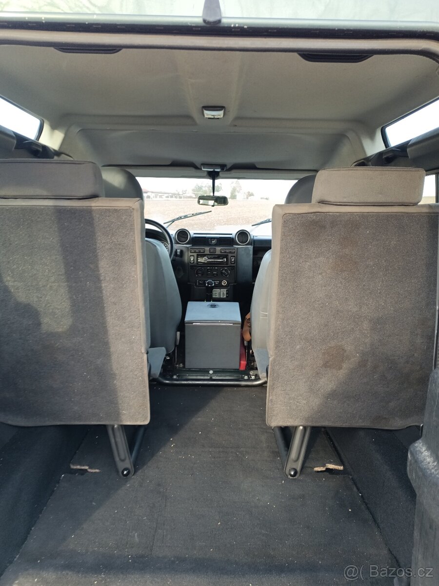 Land Rover Defender 90 - 8