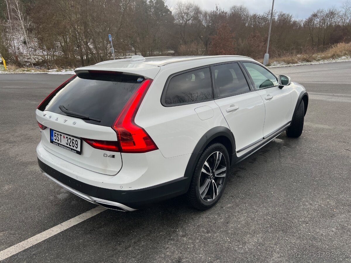 Volvo V90 Cross Country - 8