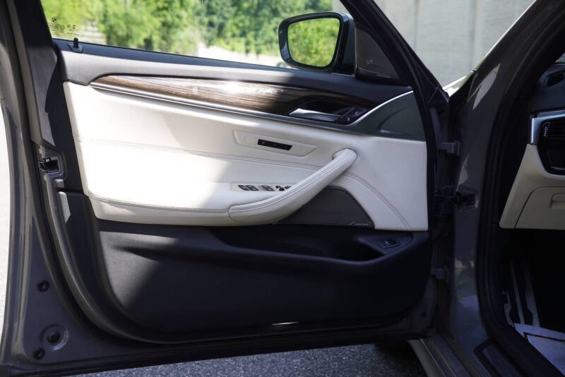 BMW 530i 2021 - 8