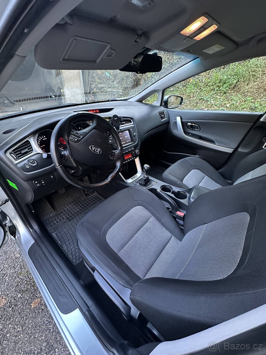 Kia Ceed SW 1.6GDI 99kw nové z ČR - 8