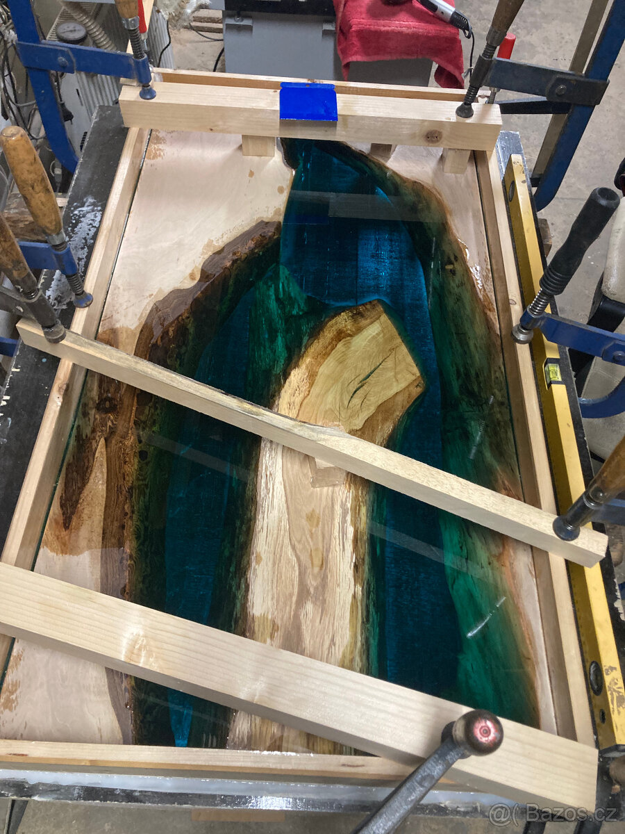 Stůl z masivu a epoxidu - 8