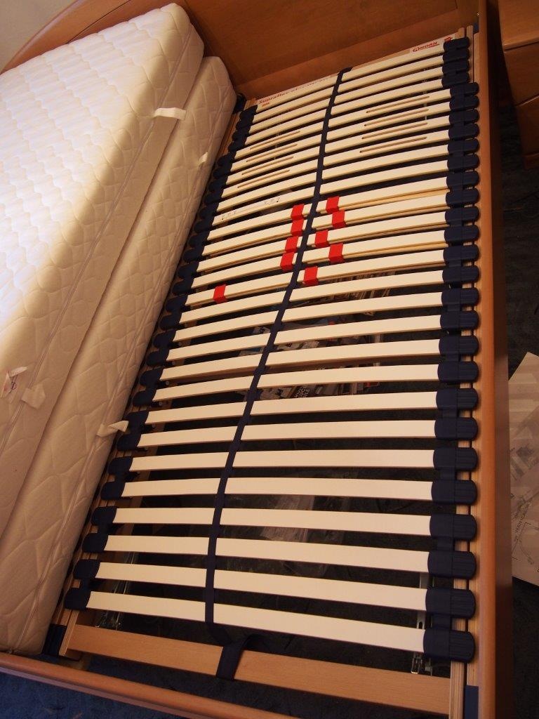 Postele HANAU (2xpostel+rošt+noční stolek+matrace) - 8