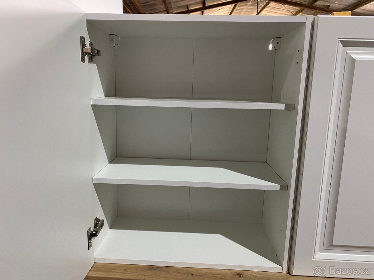 Moderní kuchyňská linka bez spotřebiči - 8