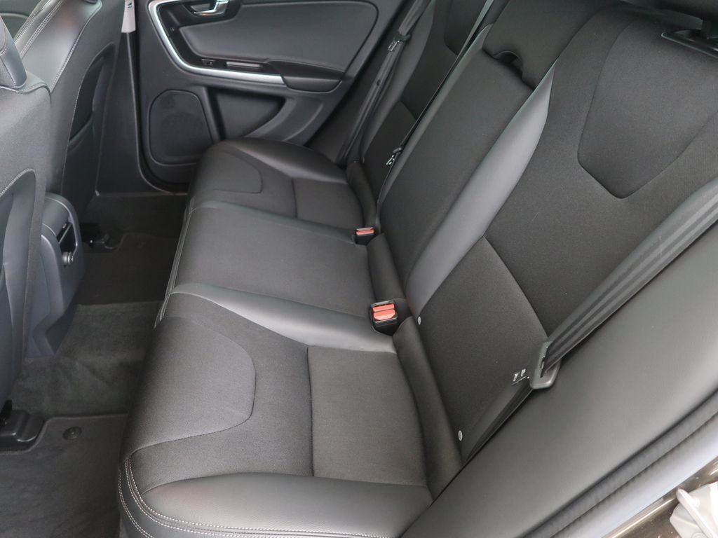 Volvo V60 2.0D4,110kW,Manuál - 8