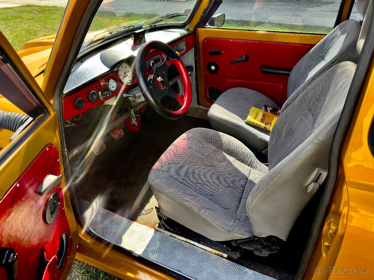 Predám TRABANT 601 Combi cena 2.700 € - 8