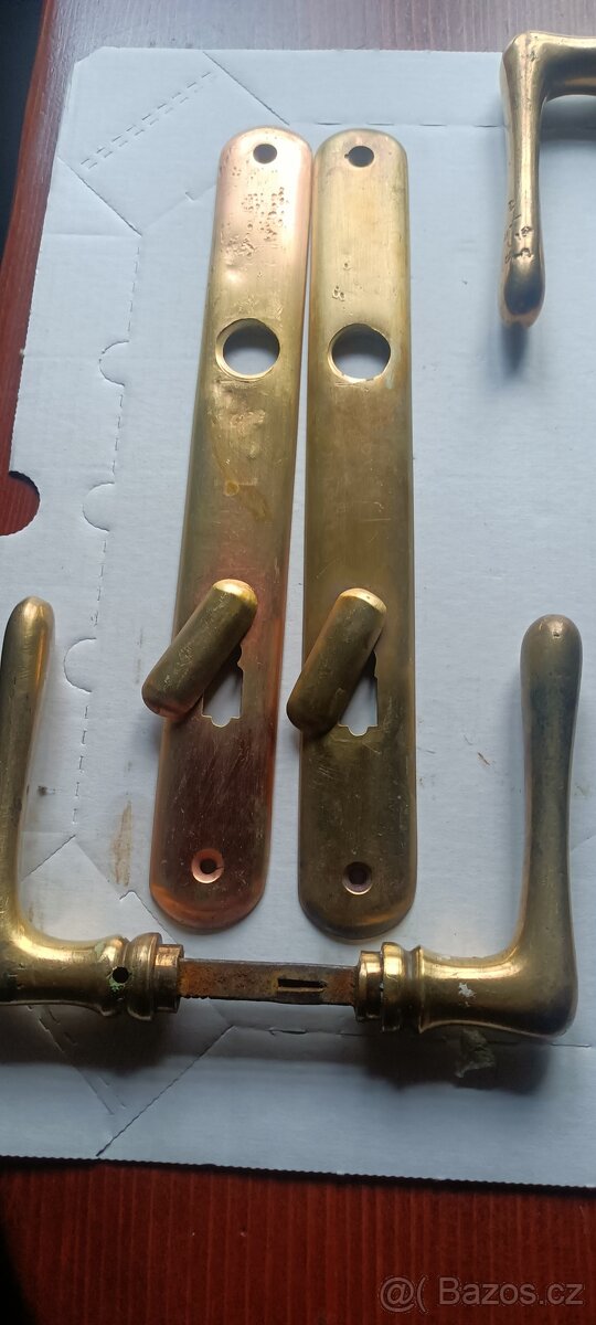 Staré mosazné kování. - 8