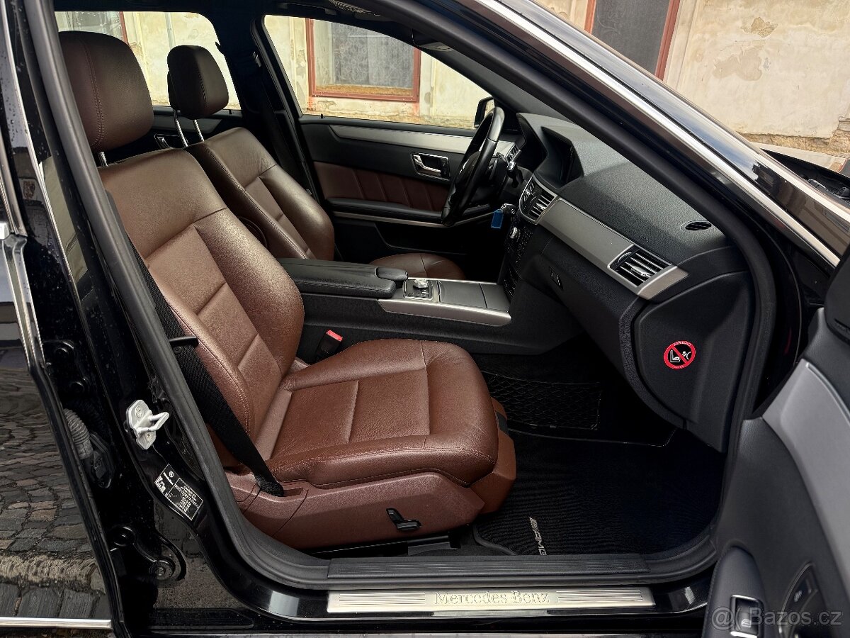 Mercedes Benz E350CDi AMG 4M Panorama Distr Harman Vzduch - 8