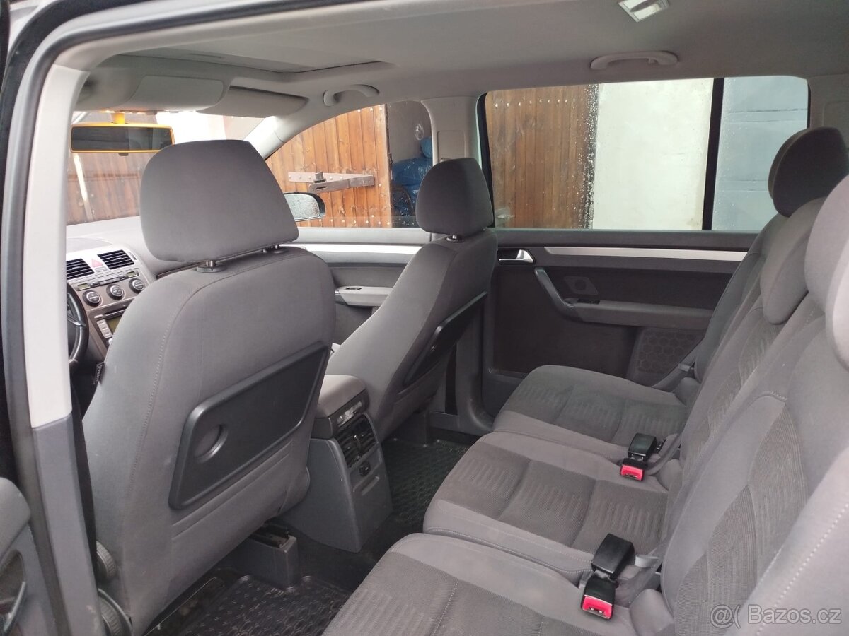 Volkswagen Touran 2.0TDI - 8