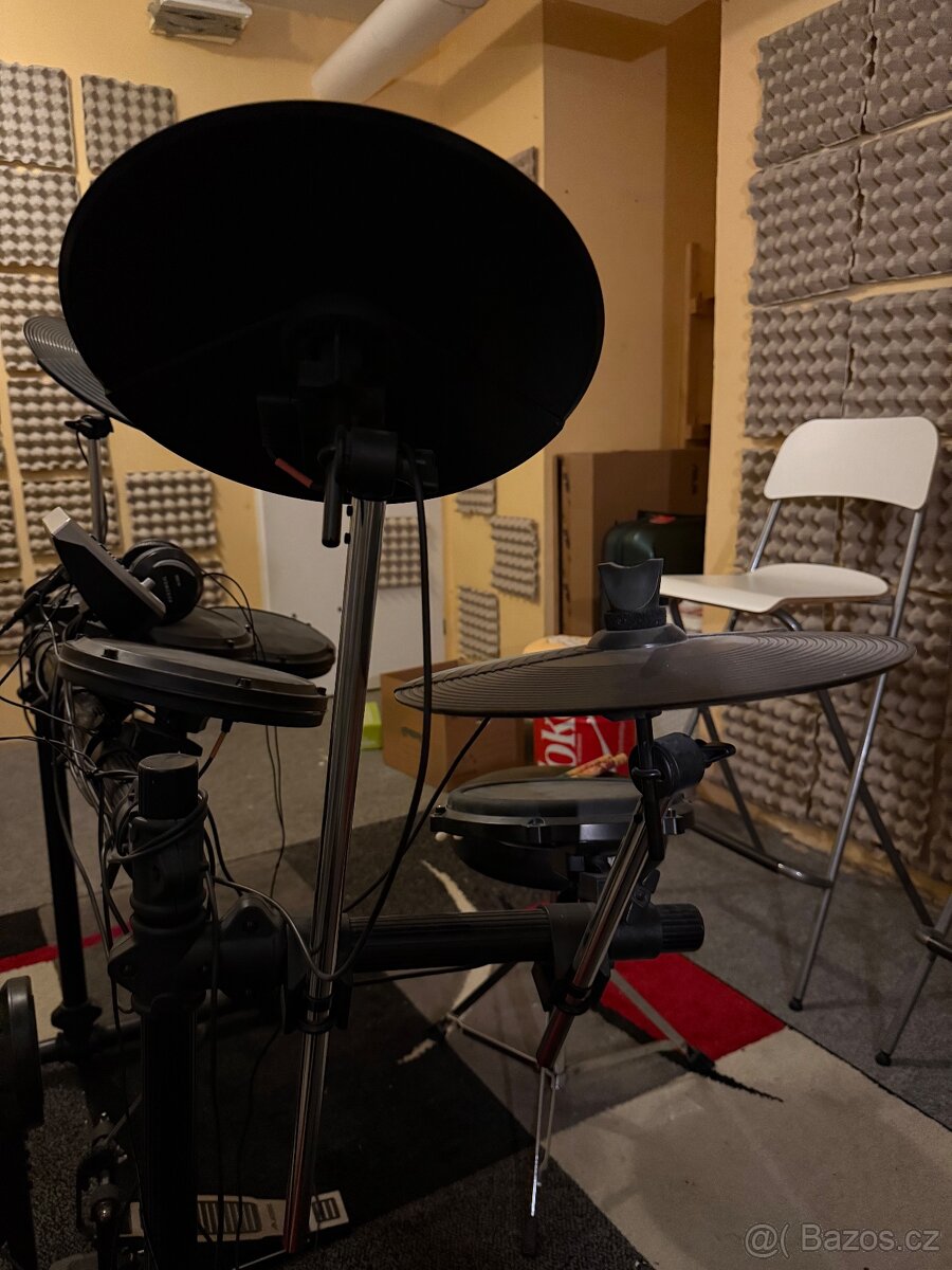 Elektronické bicí Alesis DM6 - 8