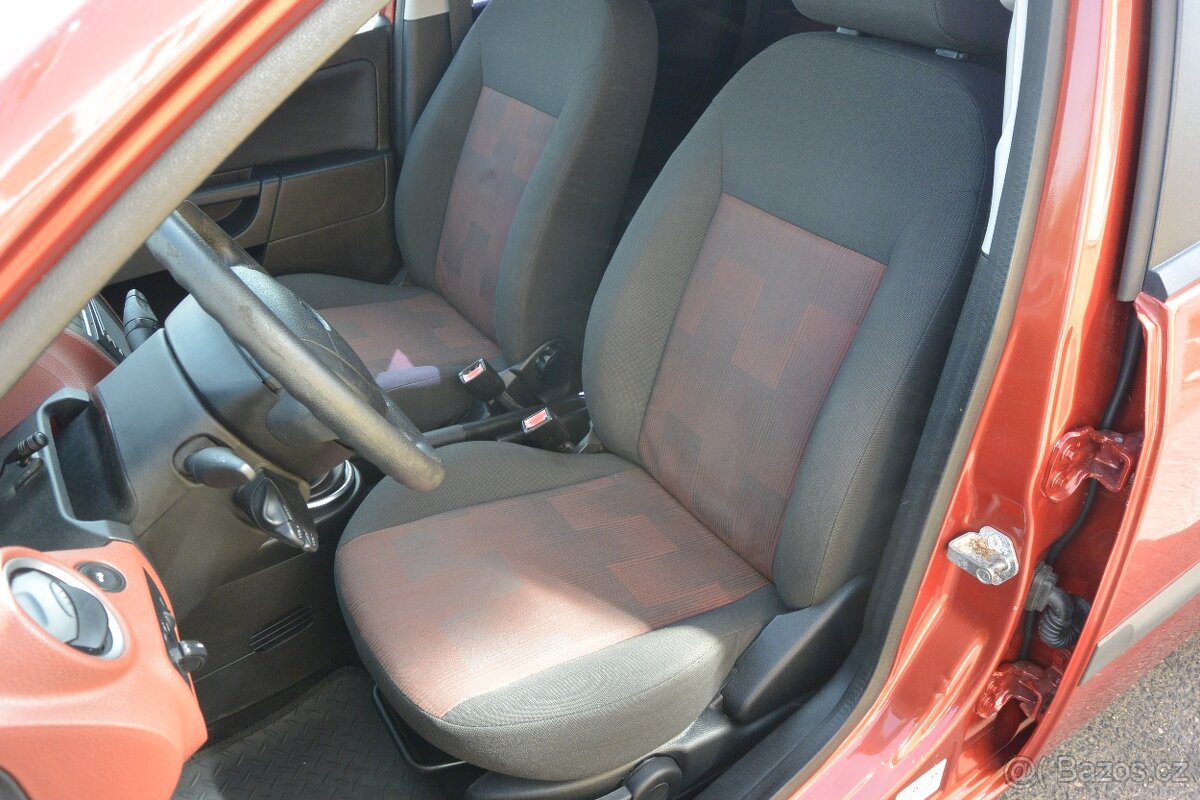 PRODÁM Ford Fiesta 1.4i - 8