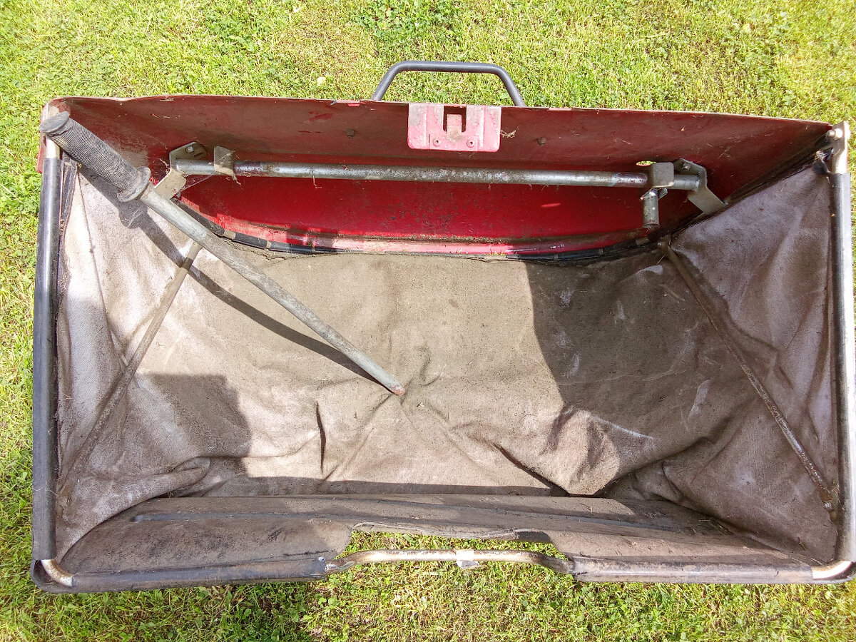 Koš na zahradní traktor - 8