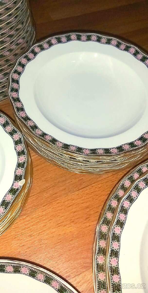 Jídelní porcelánový servis - 8