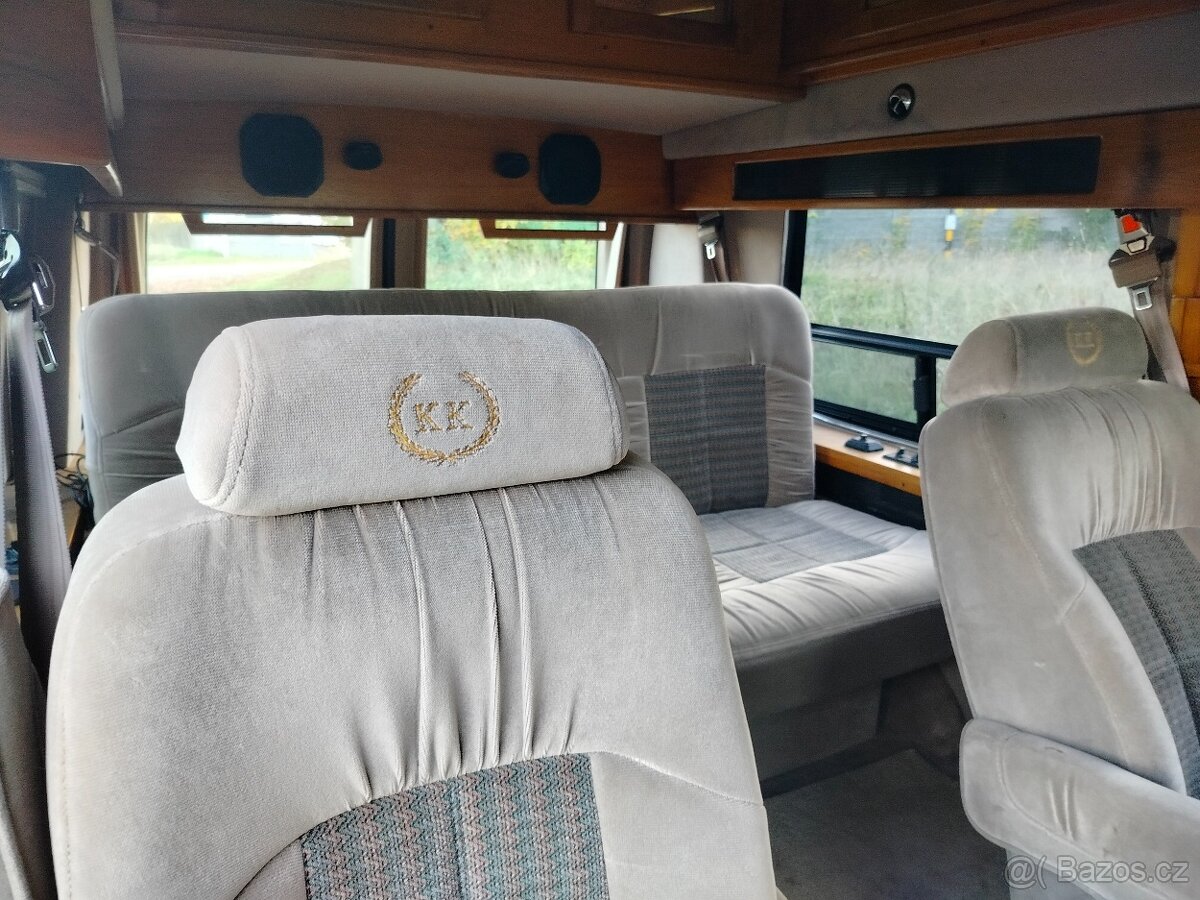 Ford Econoline E 150 - 8