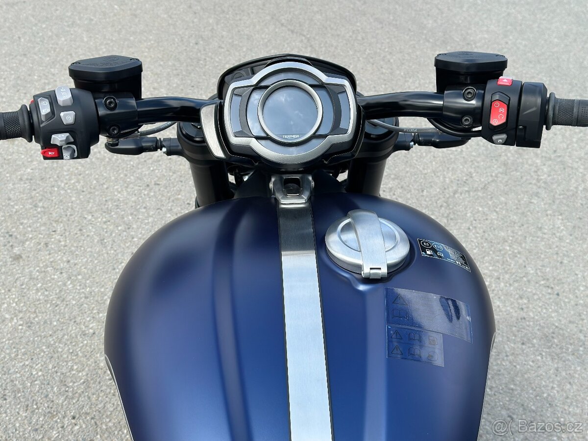 Nový Triumph Rocket 3 R STORM Sleva 50 000 + Quickshifter - 8
