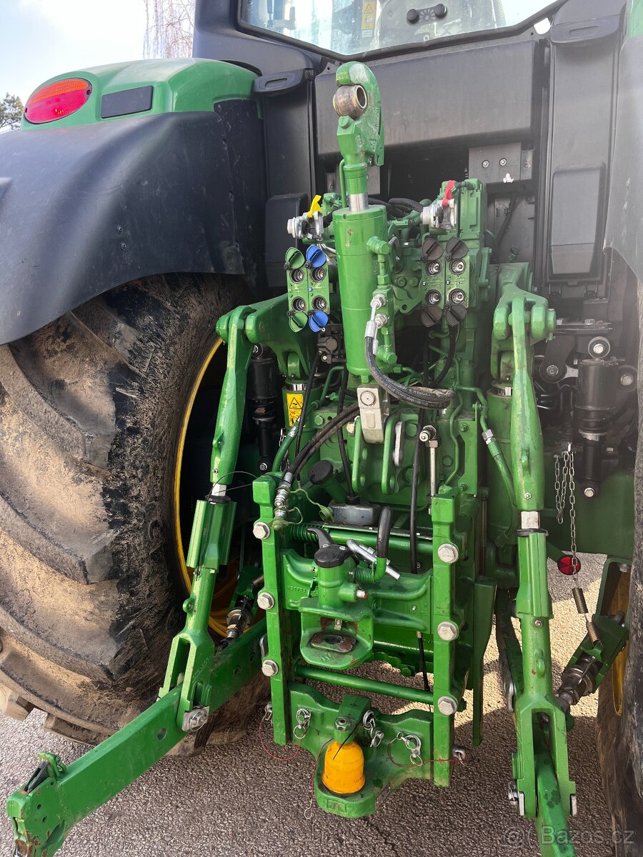 traktor John Deere 6M 220 - 8