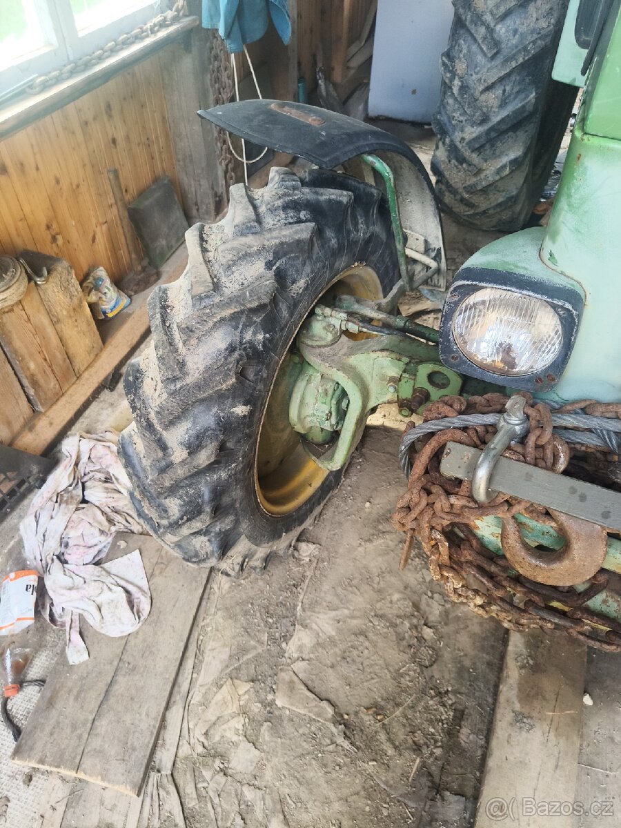 Traktor John Deere 2130 4×4 - 8