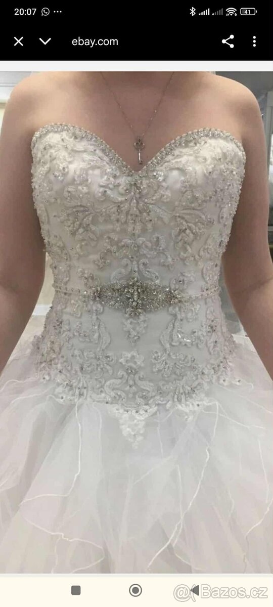 svatebni šaty z vleckou - 8