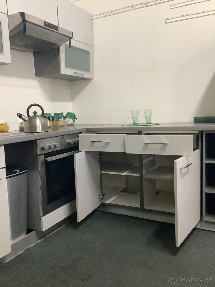 Moderní šedá kuchyně LUNARA - 8