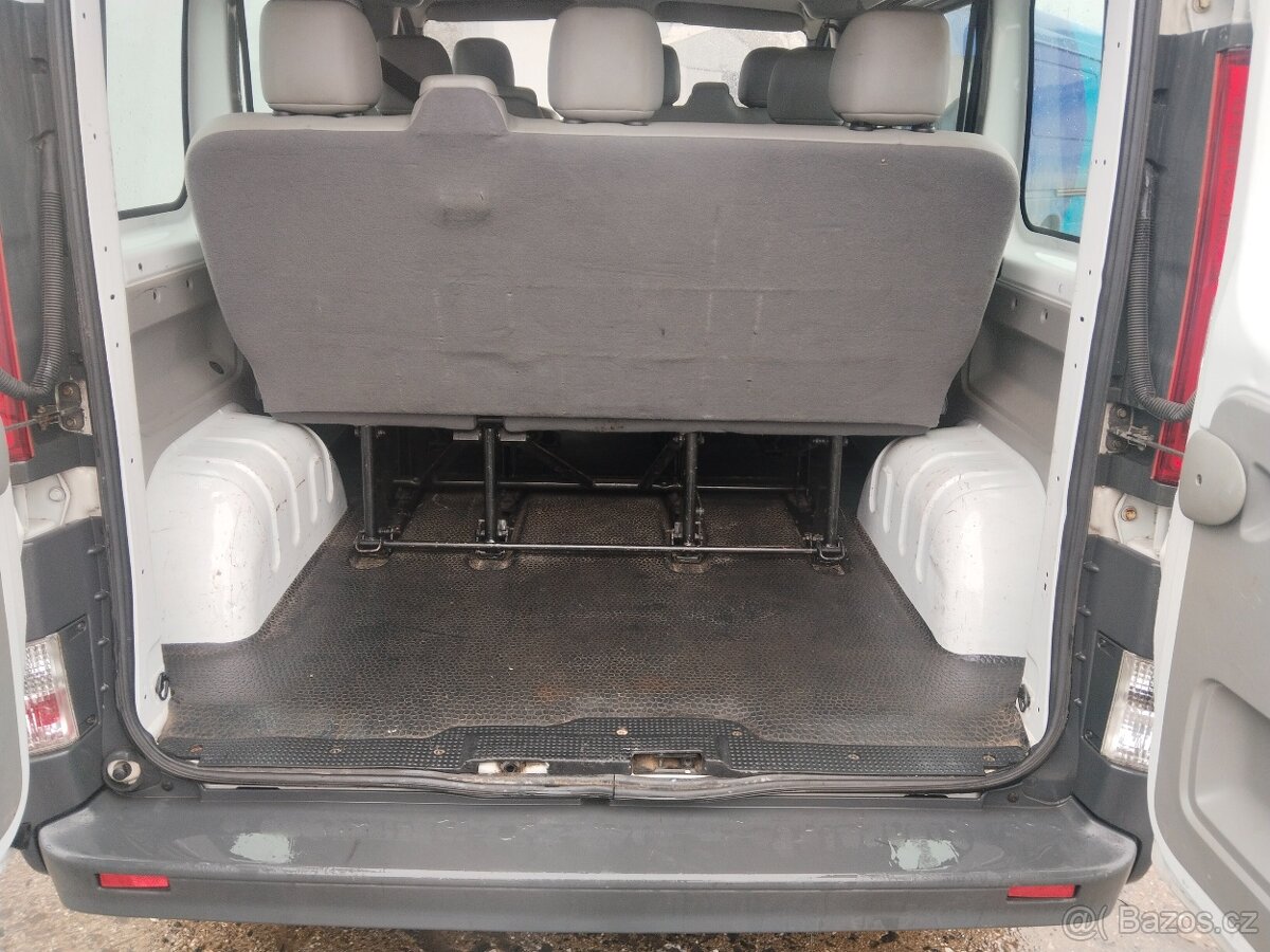 Opel vivaro 2,0cdi,9 míst, klima,doložené km - 8