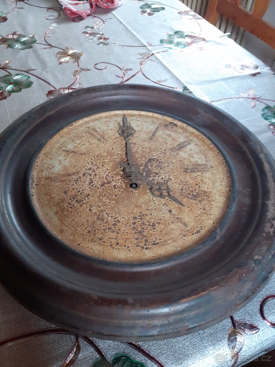 Retro plechové ,hranaté hodiny se sklem - 8