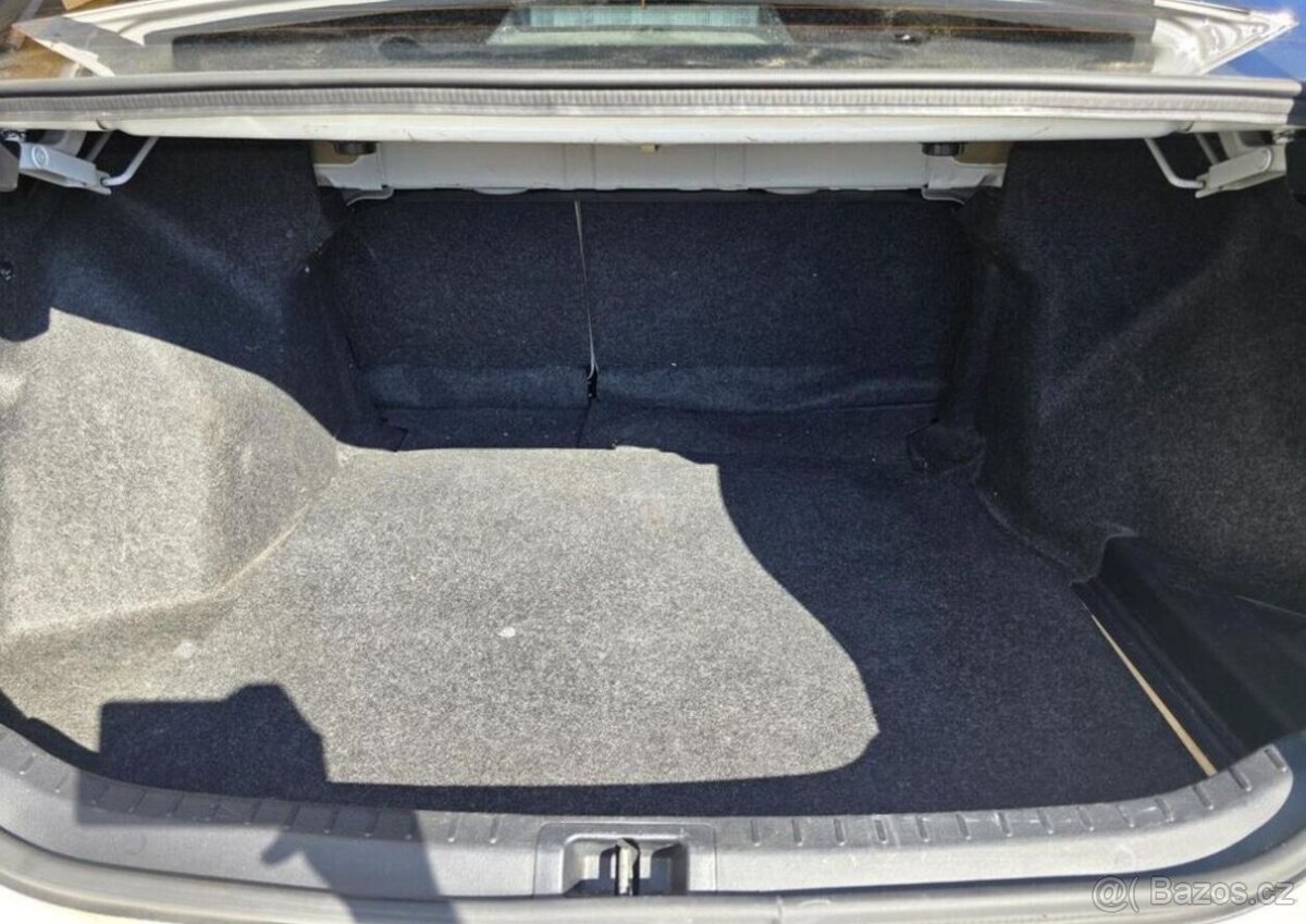 Toyota Corolla 1.6-DPH-SENZORY - 8