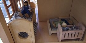 Dřevěný domecek pro panenky - 8