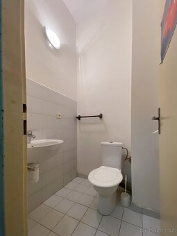 Prodej komerčního objektu – podnikání i bydlení v centru Bys - 8