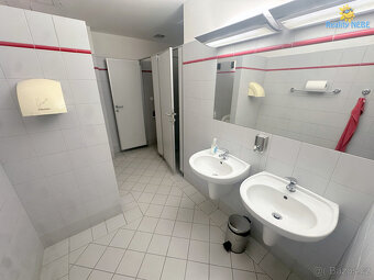 Pronájem kanceláře 40m Karlovarská Praha - 8