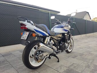 Suzuki GSX 1400 - 8