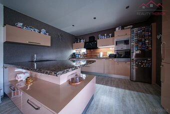 Exkluzivní prodej RD 4+kk/garáž (715 m2) Polní, Spořice - 8