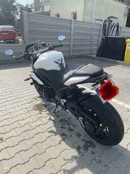 Triumph Speed Triple 1050 R.v. 2011 - 8