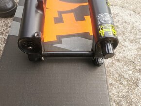 Vidlice fox 38 performance elite Grip 2 - 8