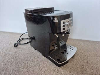 Automatický kávovar DeLonghi Magnifica S - 8