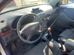 Toyota Avensis combi 2,0 D-4D 85 KW r.v. 2003 - 8