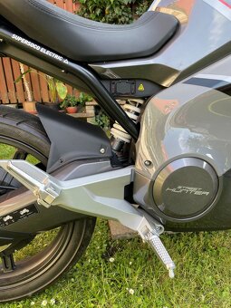 e-moto VMoto / Super Soco TS Street Hunter (zánovní) - 8