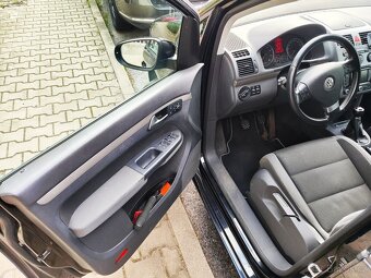 Volkswagen Touran rv. 2010 . 1,4 103kw - 8