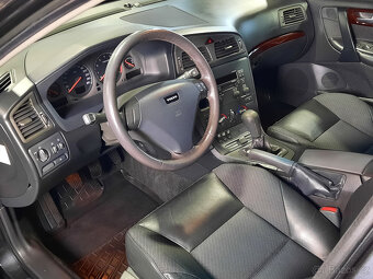 Volvo S60 - 2,4i Comfort TOP stav - 8