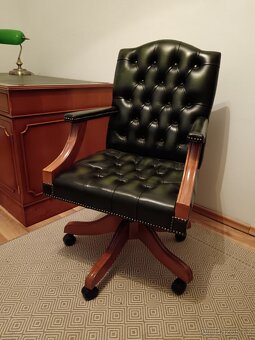 Luxusní otočné křeslo chesterfield - 8