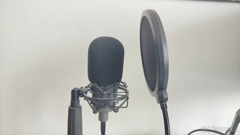 Hliníkový držák na mikrofon, odpružený + Pop filtr - 8