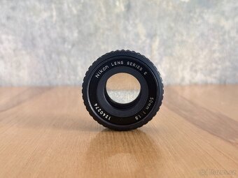 Filmová zrcadlovka NIKON EM + 50mm f1.8 + 28mm f2.8 - 8